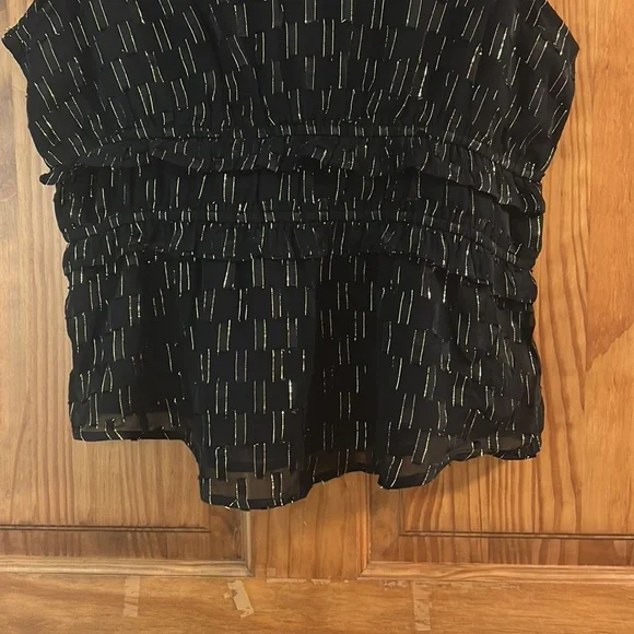 Express V-Cut Ruffle Tank Top - Picture 3 of 5